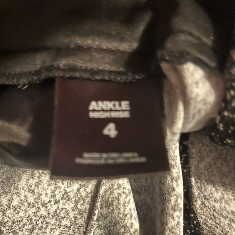 Express Size 4 Ankle High Rise pants - Picture 3 of 3